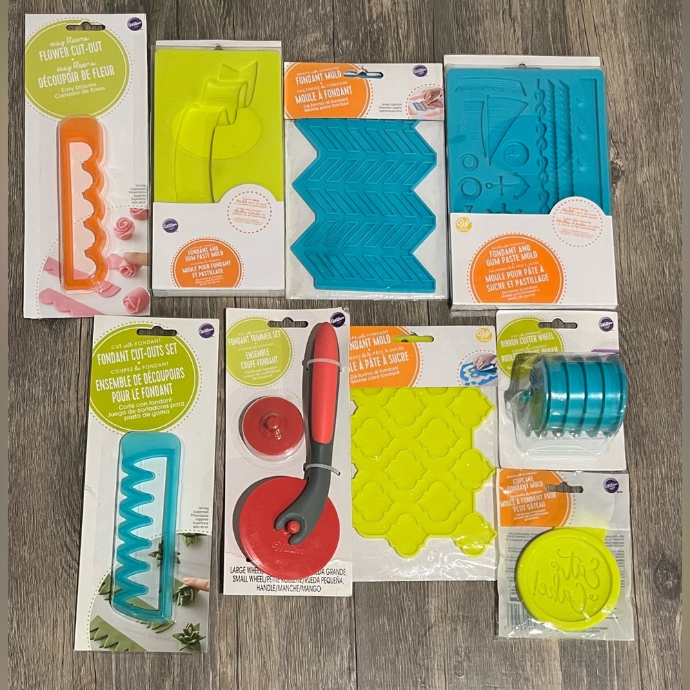 New 9 Item Lot Wilton Fondant And Gum Paste Mold Cutouts Trimmer & Wheels